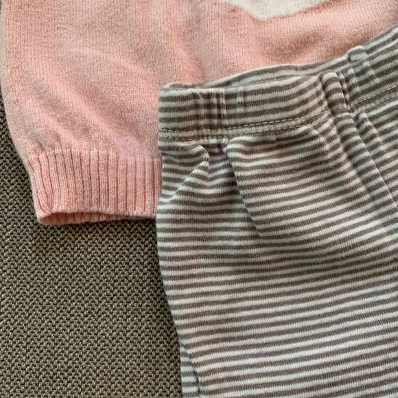 ✨Leggings + sweater outfit✨ - Picture 3 of 6